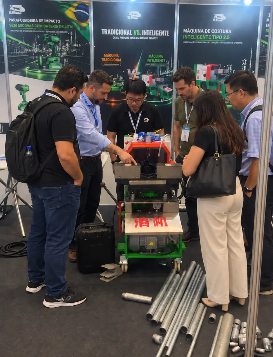 Visitors gathered around the XINABO intelligent pipe threading machine demonstration at the exhibition